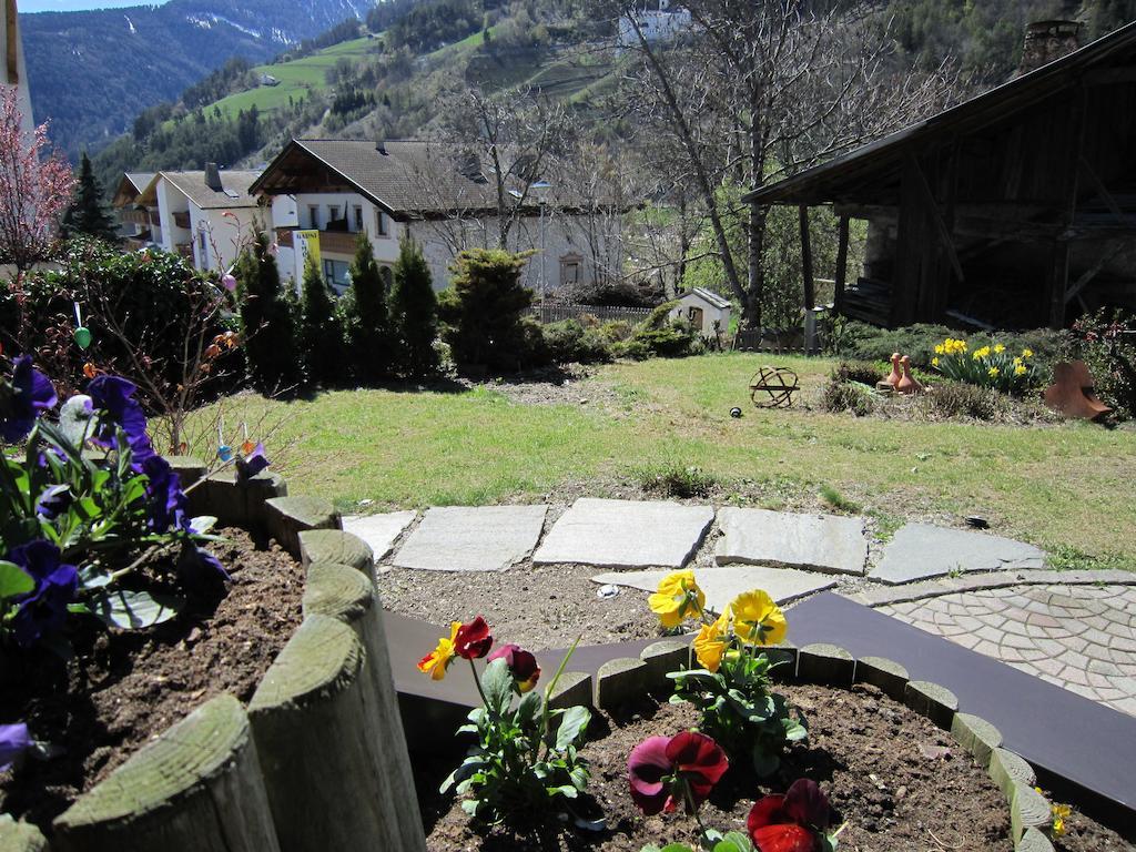 Aparthotel Garni Haus Hubertus Malles Venosta Extérieur photo