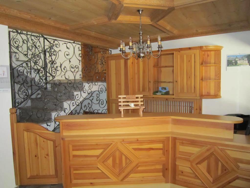 Aparthotel Garni Haus Hubertus Malles Venosta Extérieur photo