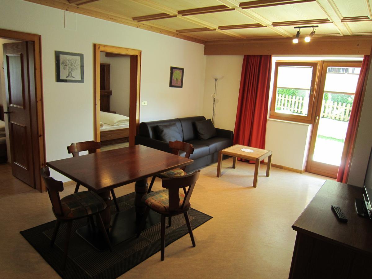 Aparthotel Garni Haus Hubertus Malles Venosta Extérieur photo