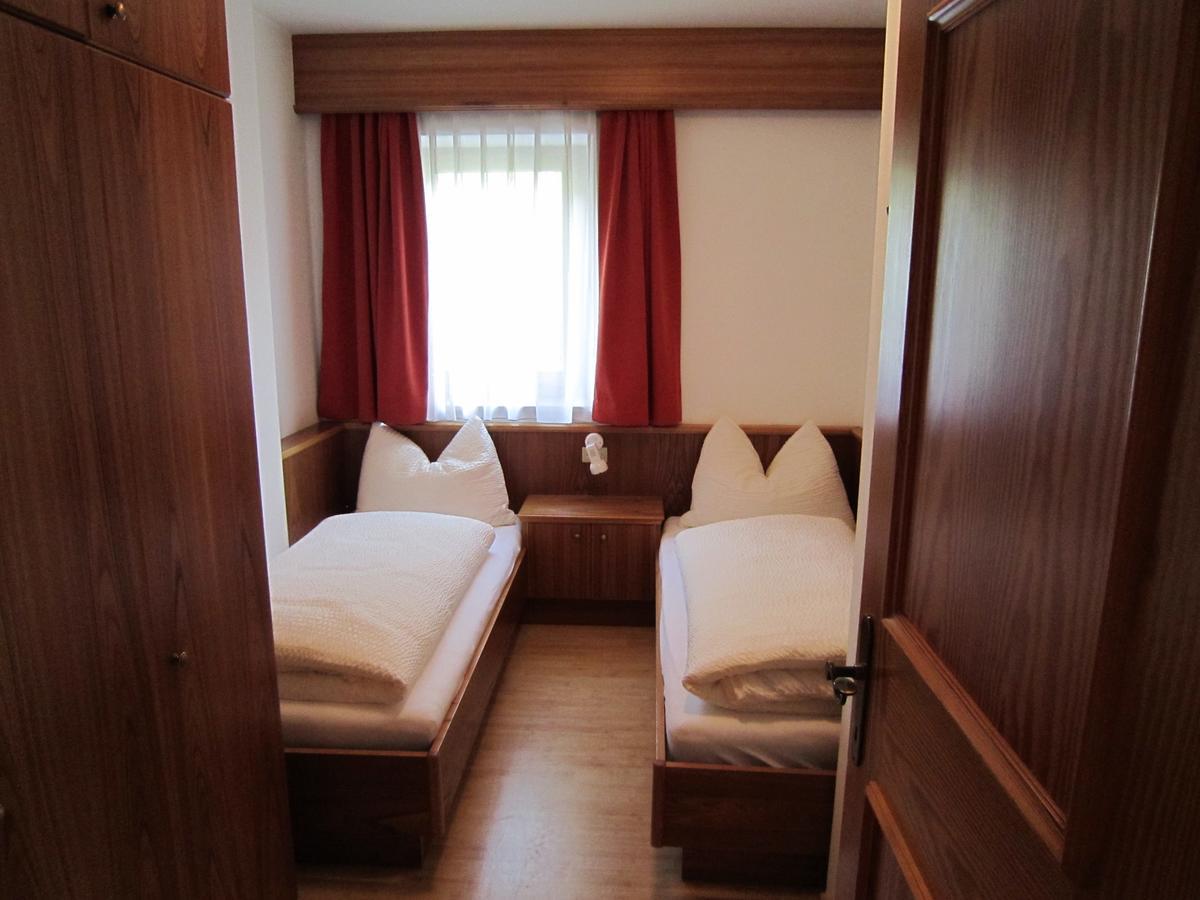 Aparthotel Garni Haus Hubertus Malles Venosta Extérieur photo