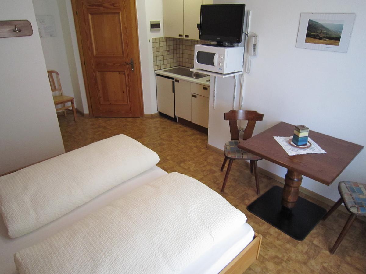 Aparthotel Garni Haus Hubertus Malles Venosta Extérieur photo