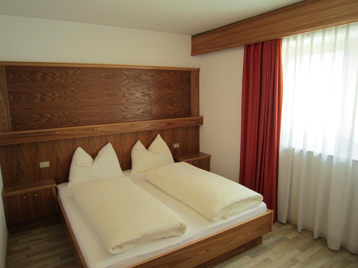 Aparthotel Garni Haus Hubertus Malles Venosta Extérieur photo